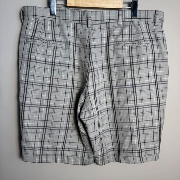 Haggar‎ Men's Performance Casual Plaid Golf Walking Shorts Silver/Gray 38 - Picture 3 of 14
